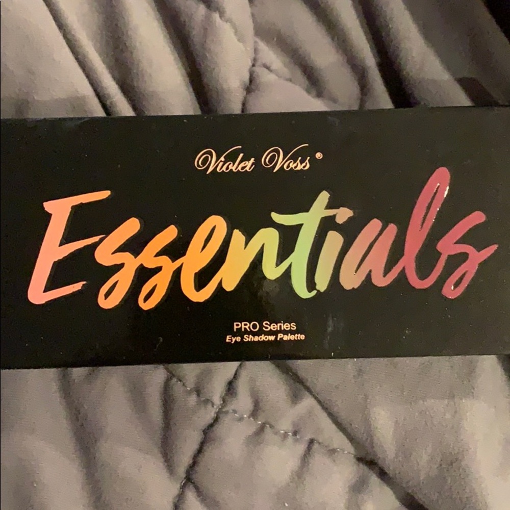 Violet Voss essentials eye shadow palette